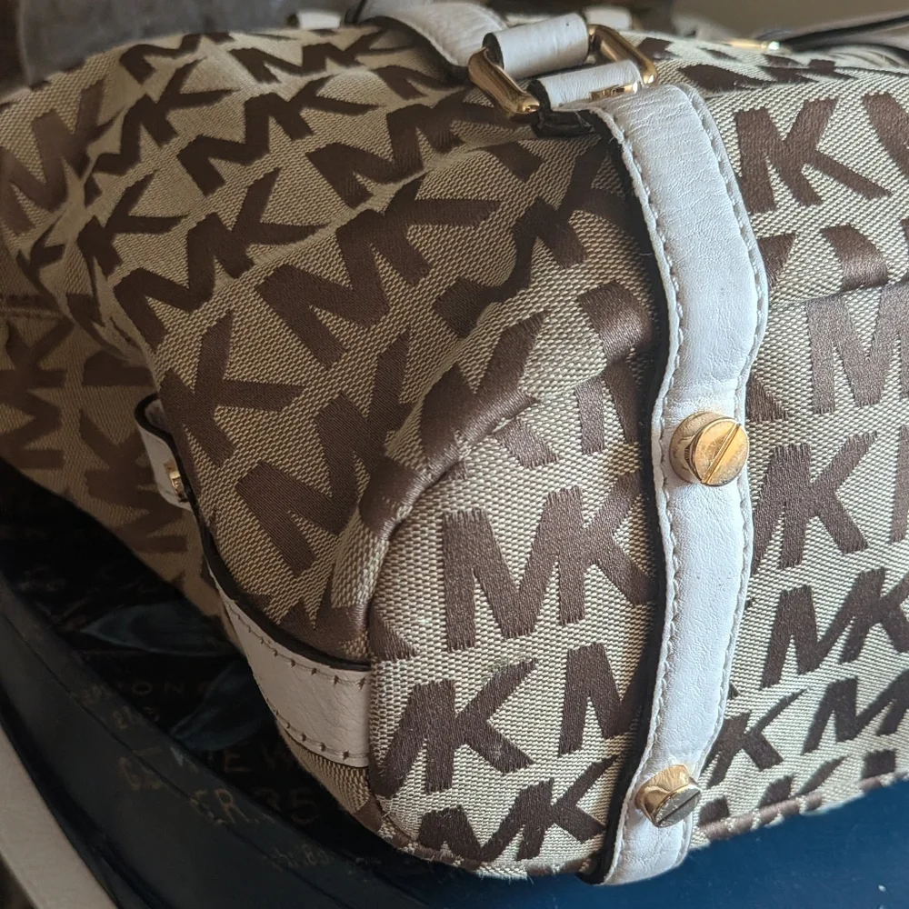 Michael Kors Bedford Signature Satchel Tan Monogram/White trim